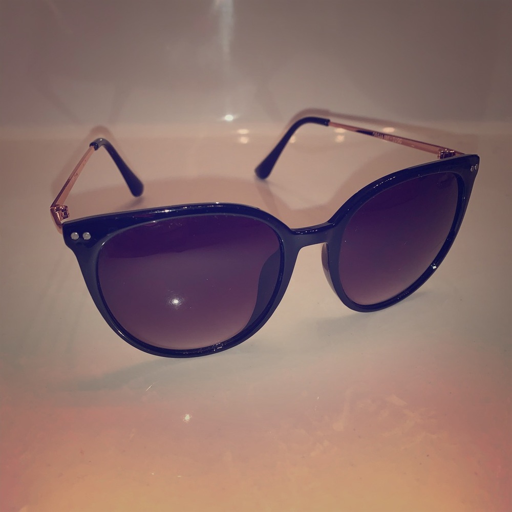 Black H&M sunglasses